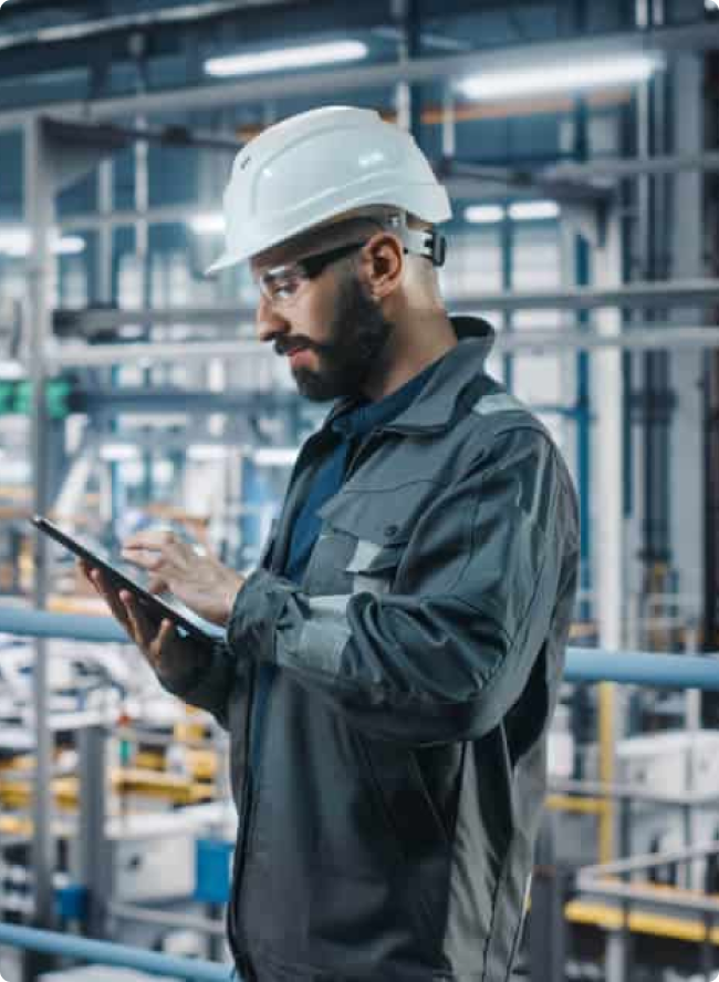 MRO logistics management expert monitoring freight management and transportation planning
